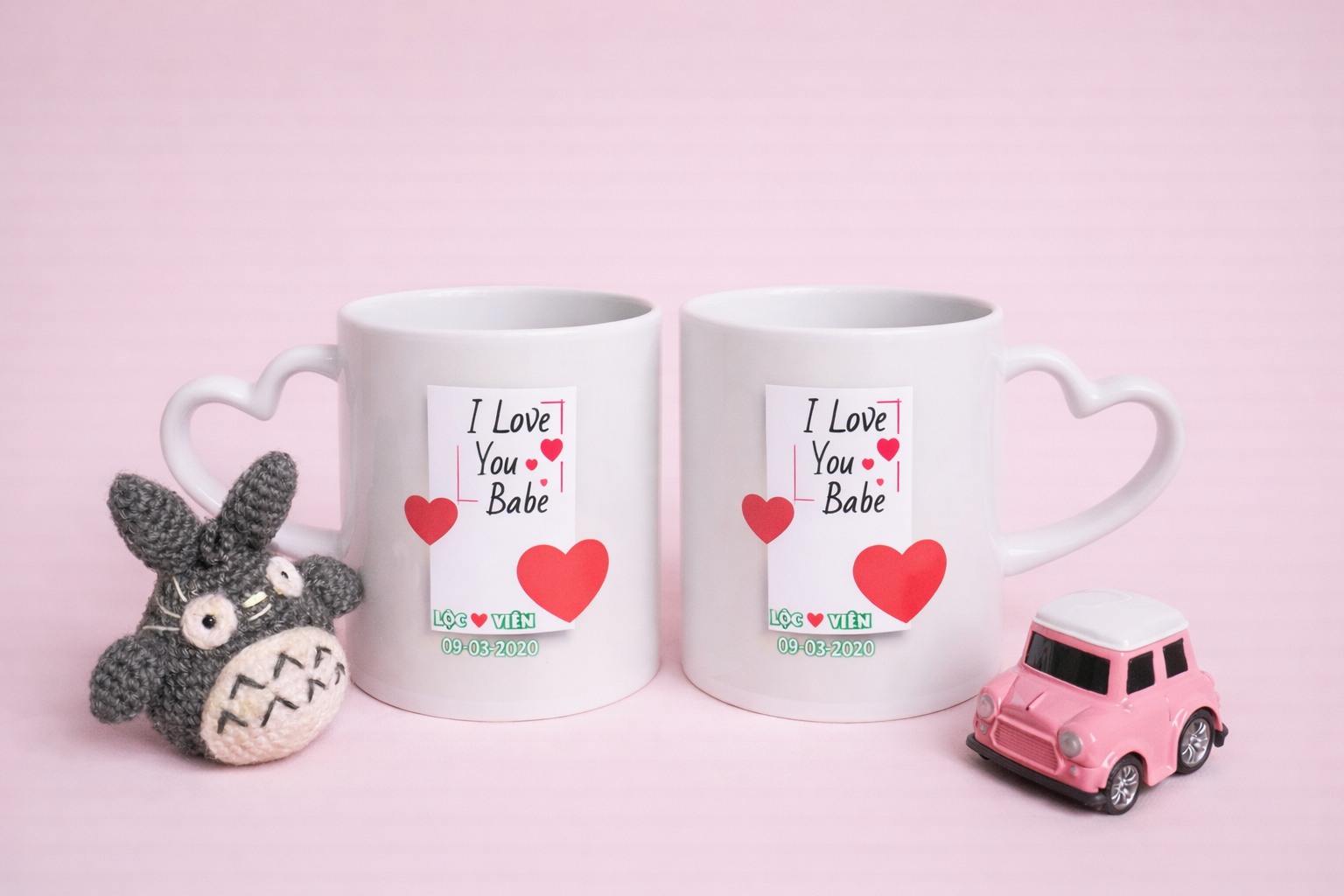 Ly sứ trắng quai trái tim